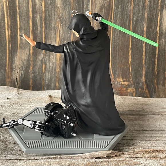 NWT Star Wars, the Mandalorian, a Jedi returns Disney Christmas tree ornament - Picture 7 of 10